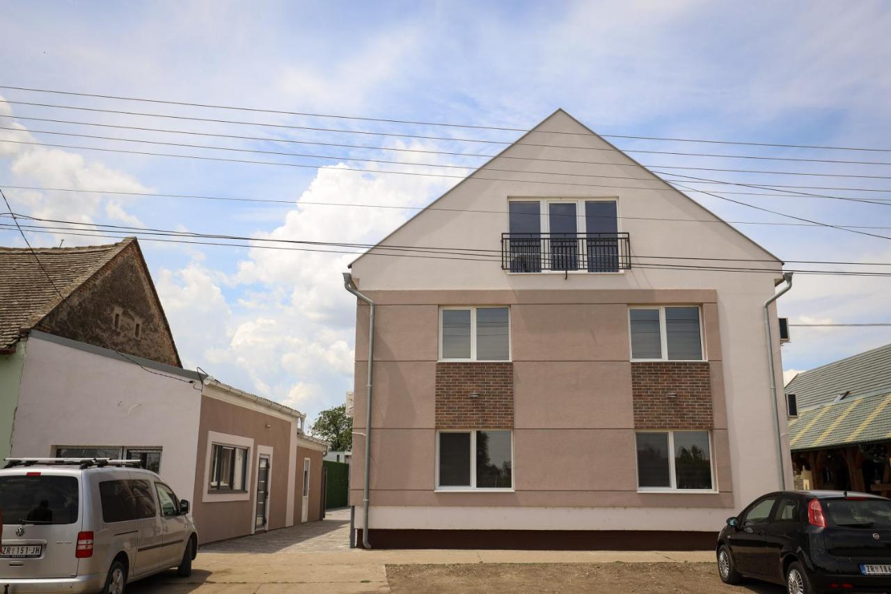 Domacin Komsijska Gostiona Becicherecul Mare Exterior foto