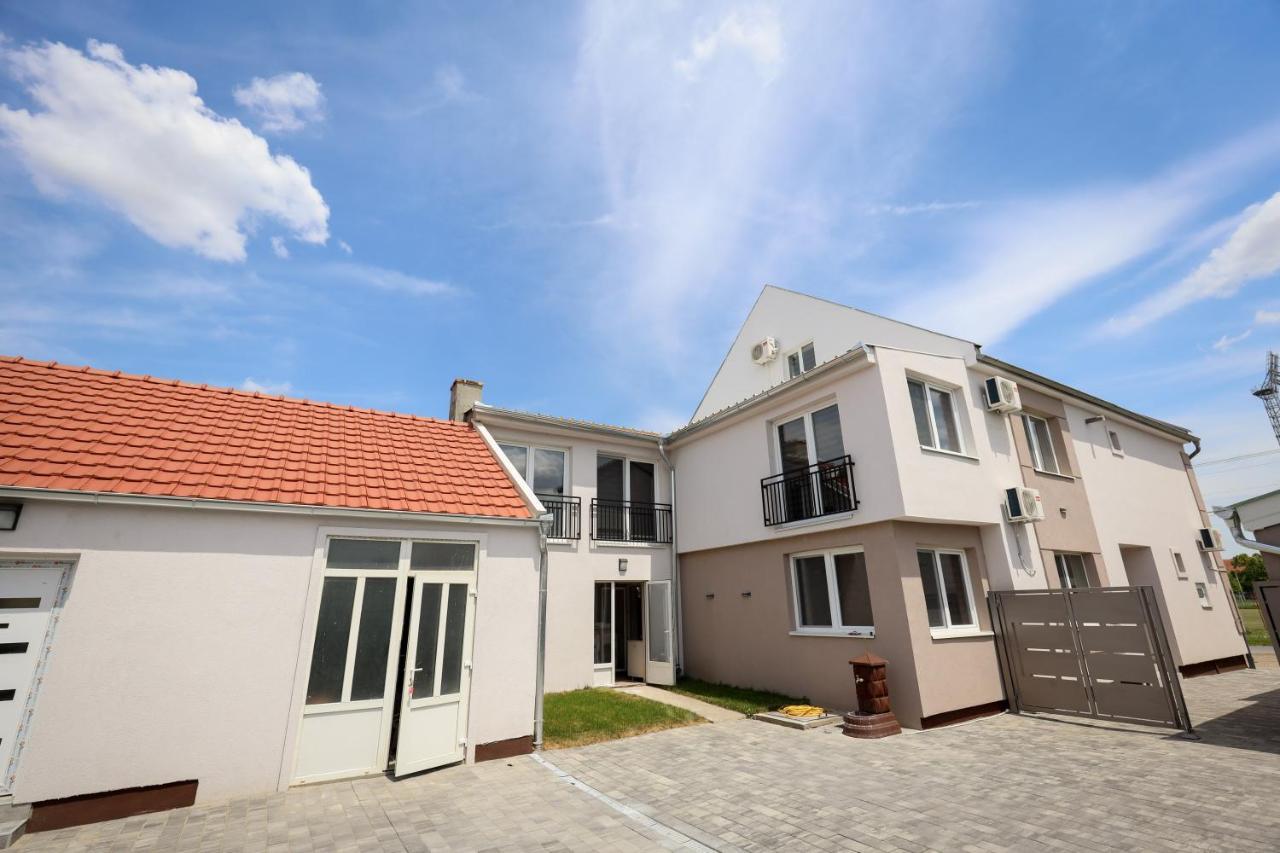 Domacin Komsijska Gostiona Becicherecul Mare Exterior foto