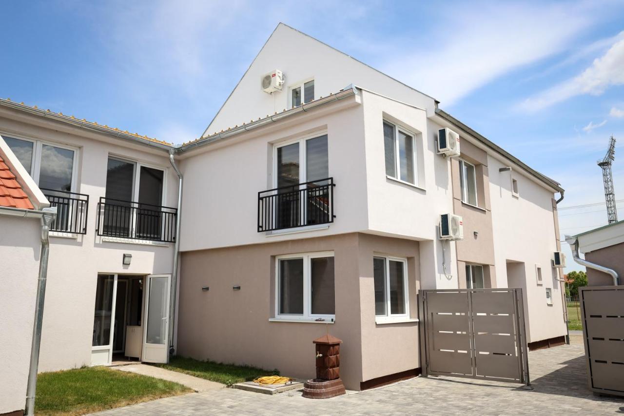 Domacin Komsijska Gostiona Becicherecul Mare Exterior foto