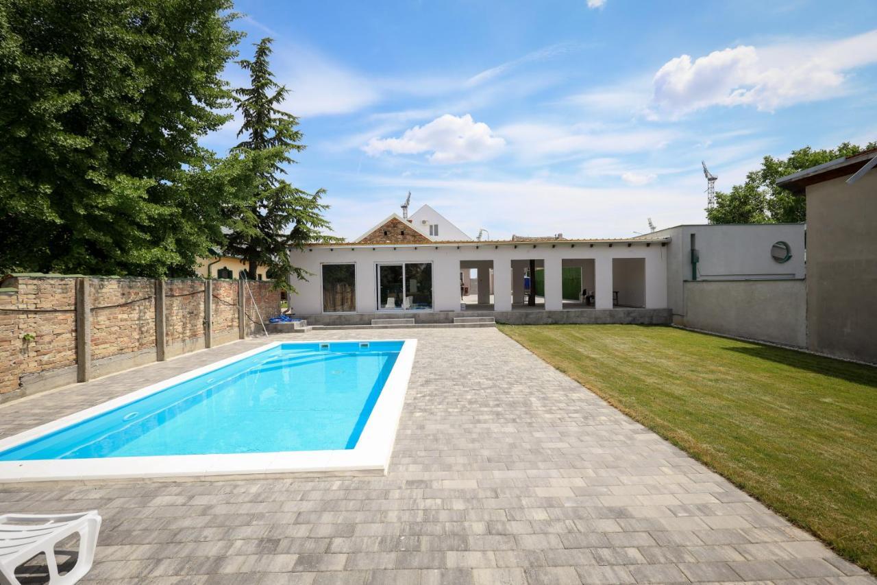 Domacin Komsijska Gostiona Becicherecul Mare Exterior foto