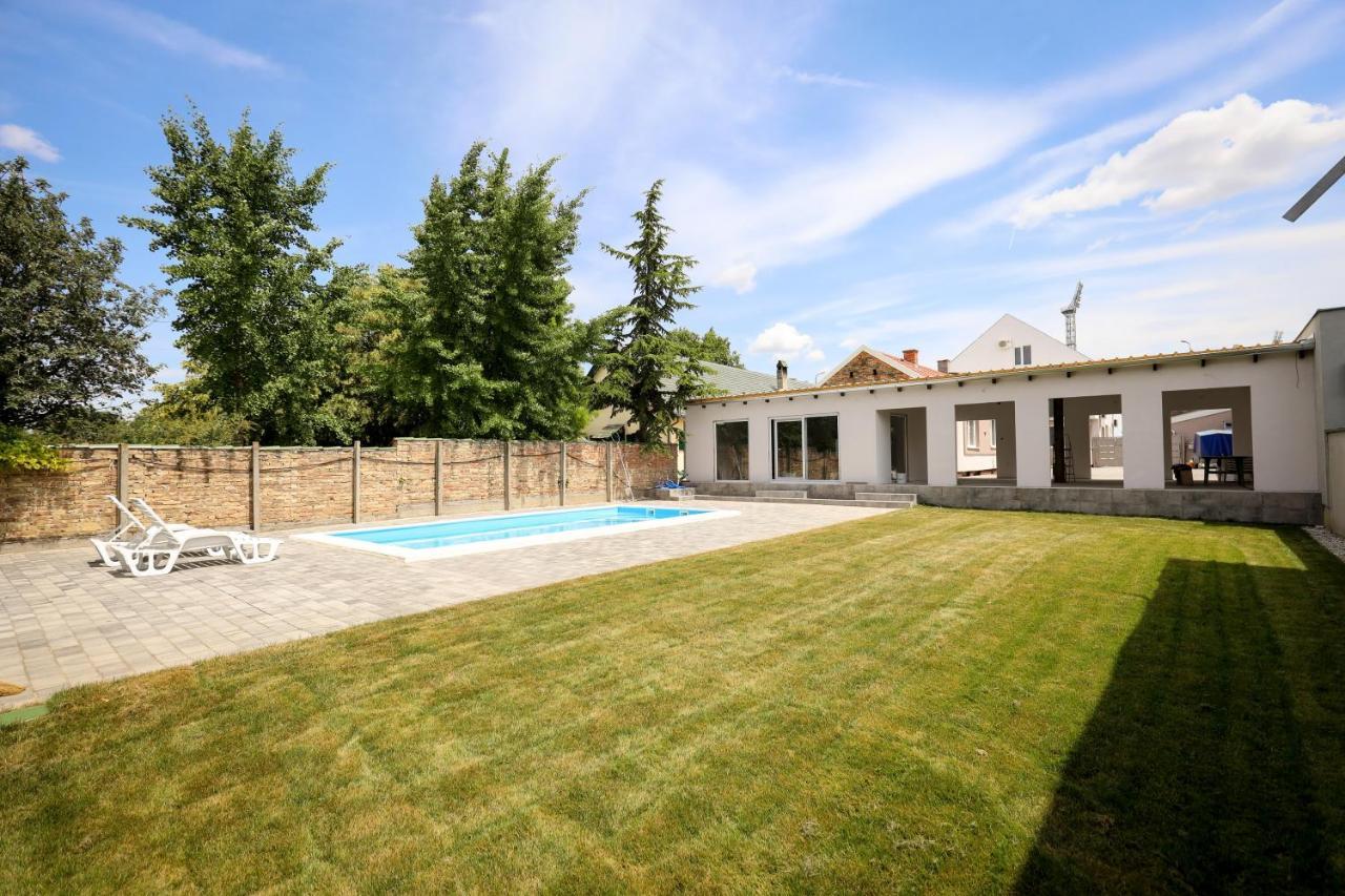 Domacin Komsijska Gostiona Becicherecul Mare Exterior foto