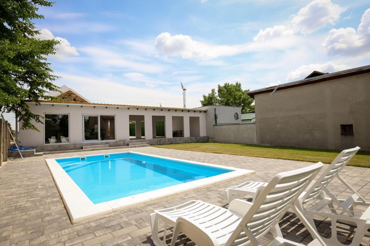 Domacin Komsijska Gostiona Becicherecul Mare Exterior foto
